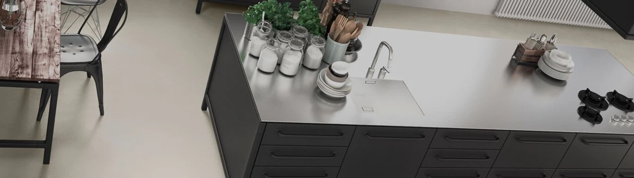 keukeneiland in leefruimte met designvloer