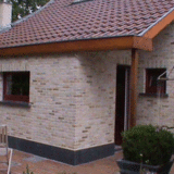 womp_steenstrips verlijmen op buitengevelisolatie woning met gevoegde steenstrips op buitengevelisolatie