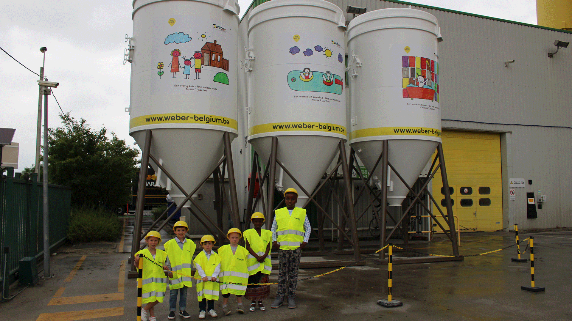 Weber silo's met kindertekeningen