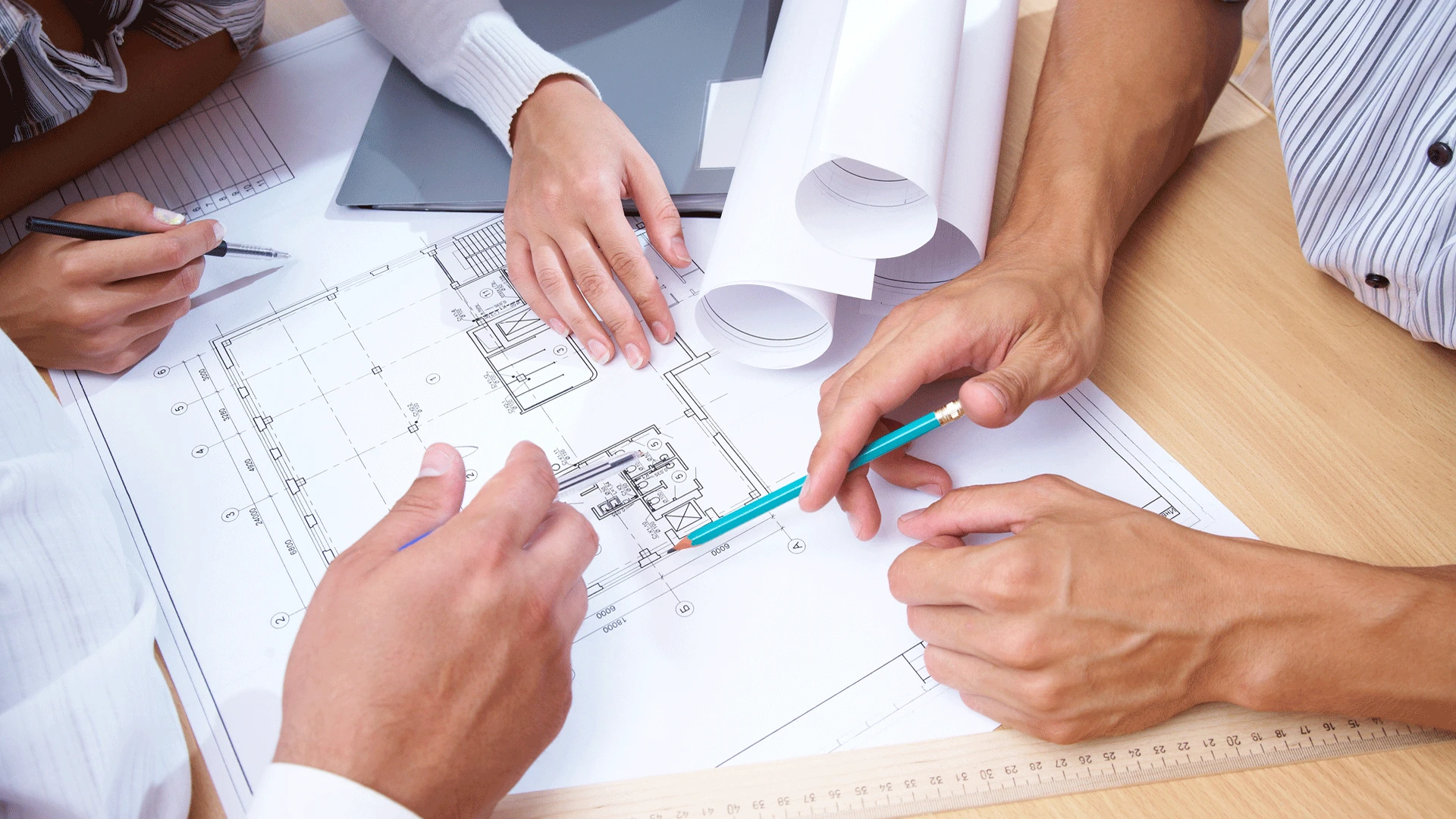 verschillende partijen rond renovatieplan woning
