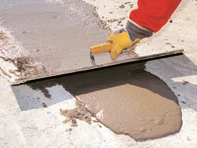 gat in betonnen vloer herstellen met herstellingsmortel
